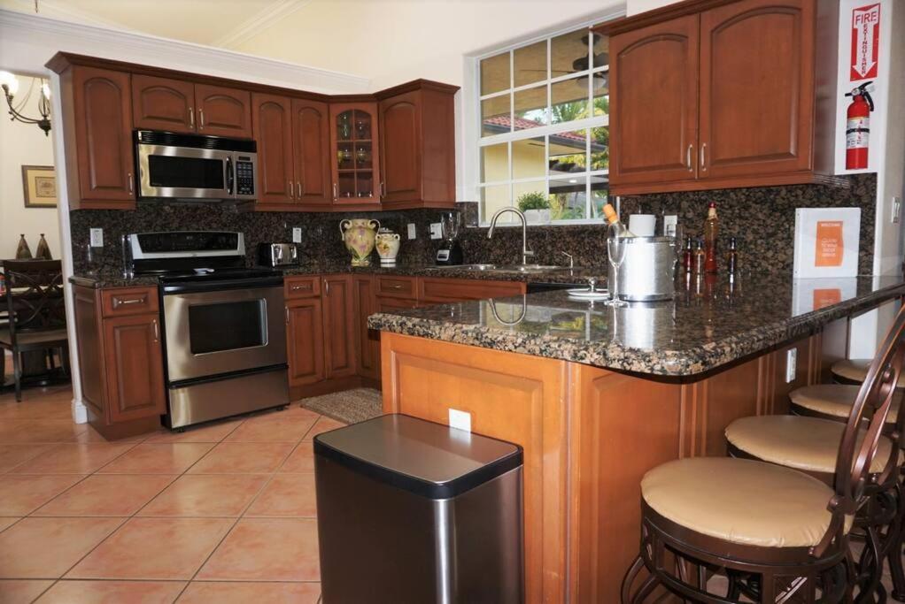 New Luxury Vacation Dream Rental- Sleeps 15! Miami Exterior foto